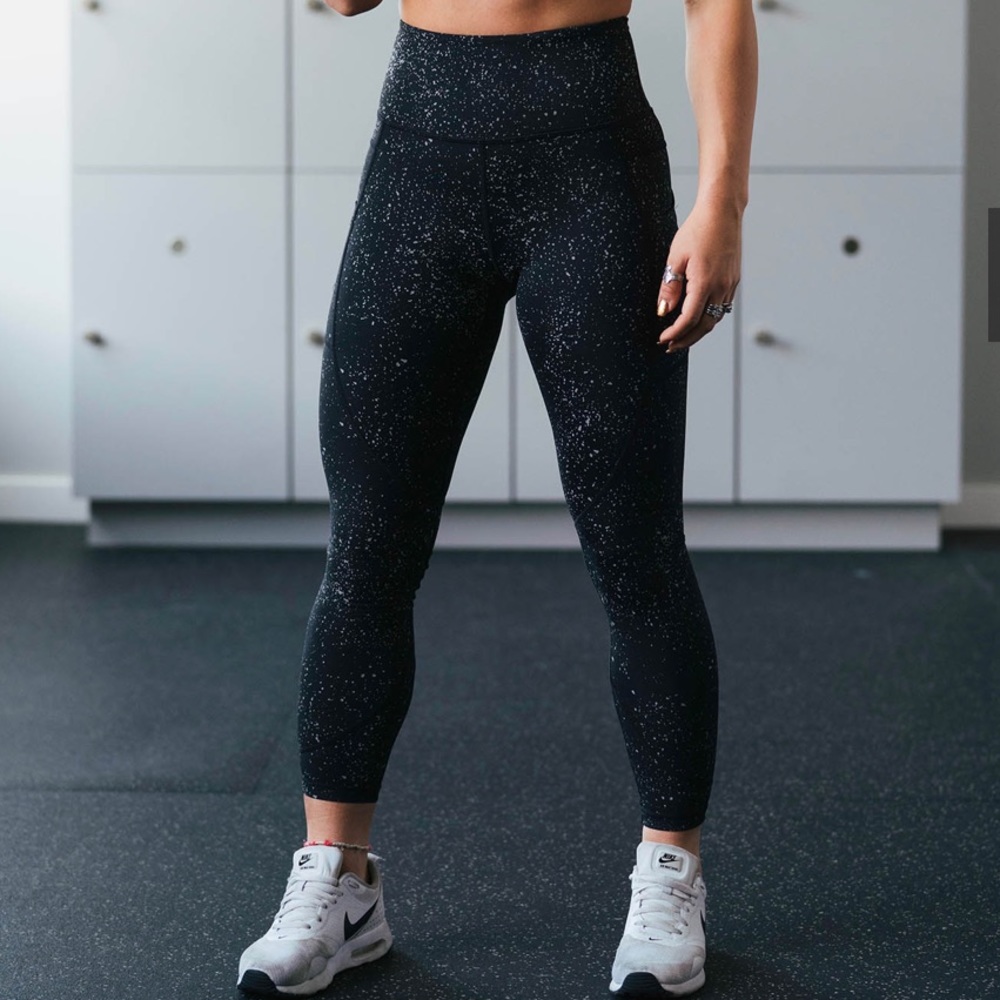 ZYIA reflective light n tight hi-rise legging - 6/8